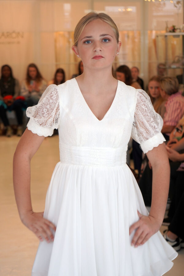 Konfirmationskjole Modeshow 2025 - Model 15